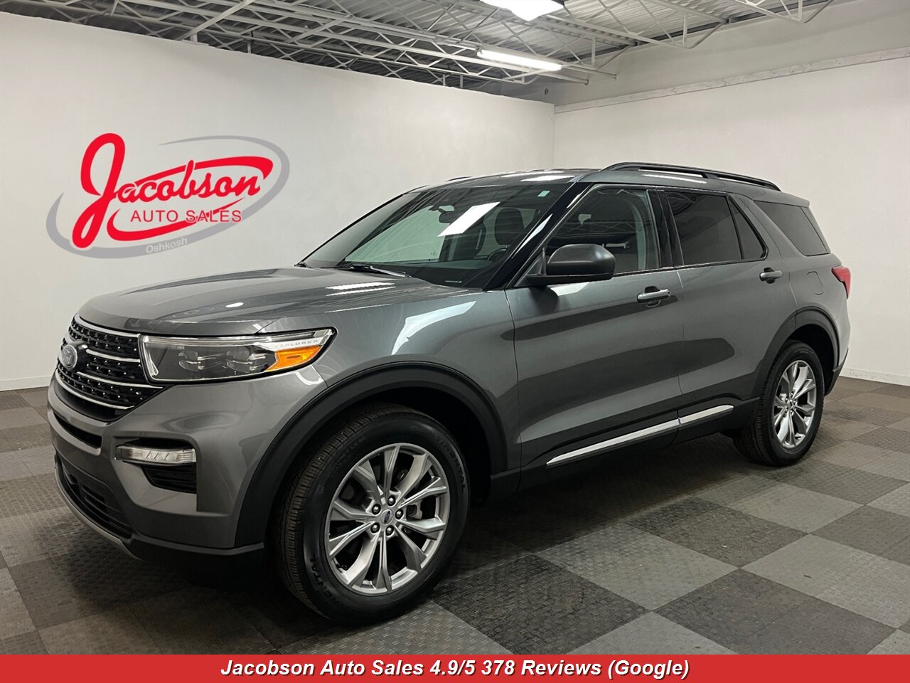 2023 Ford Explorer XLT AWD - Photo 1 - Oshkosh, WI 54901