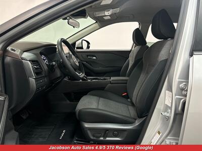 2023 Nissan Rogue SV AWD   - Photo 32 - Oshkosh, WI 54901