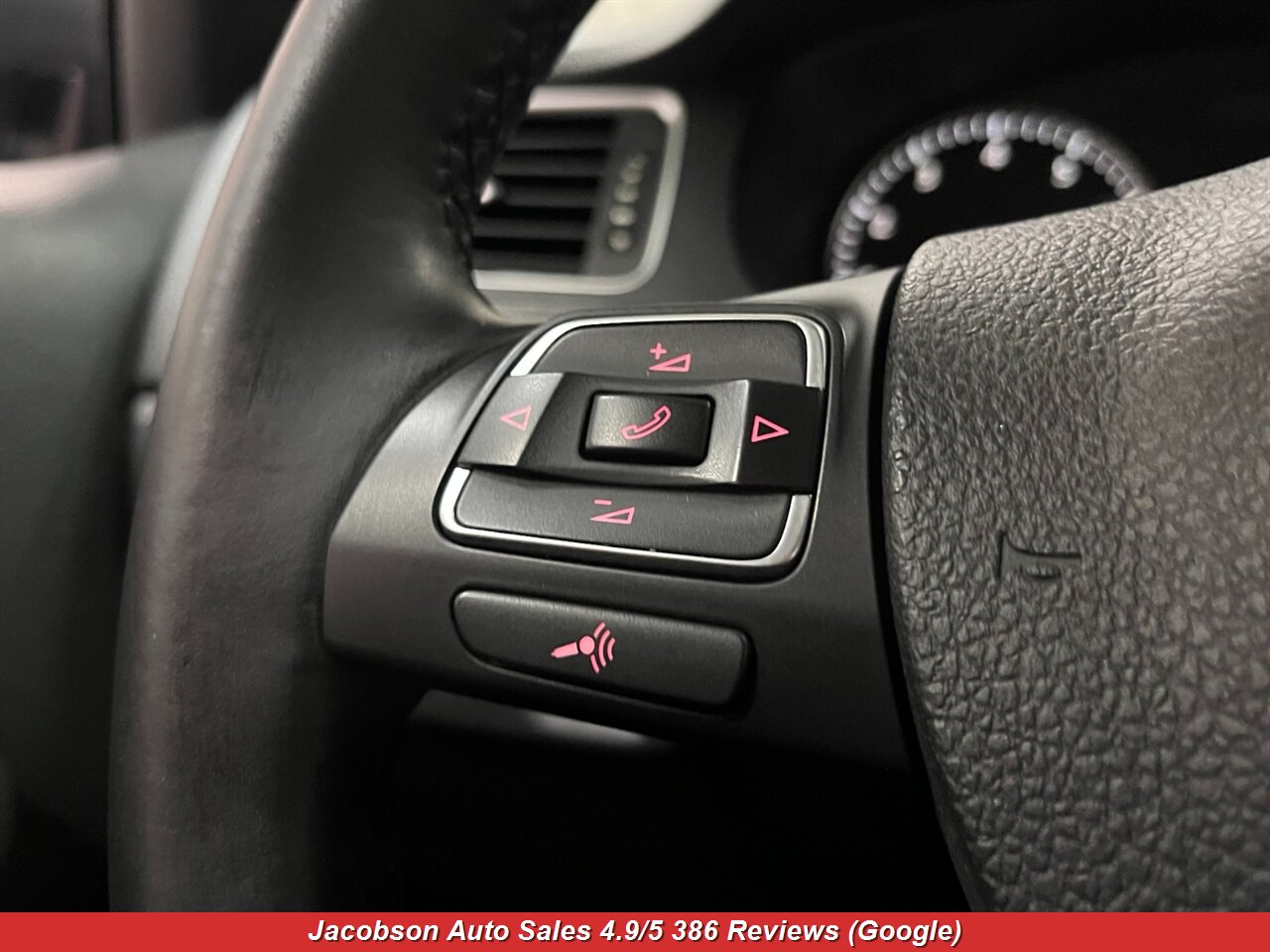 2013 Volkswagen Jetta SE - Photo 7 - Oshkosh, WI 54901
