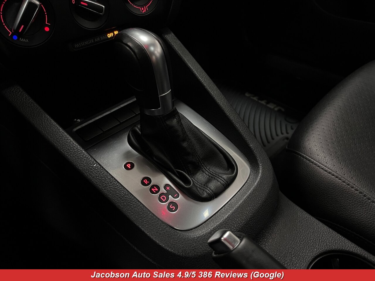 2013 Volkswagen Jetta SE - Photo 17 - Oshkosh, WI 54901