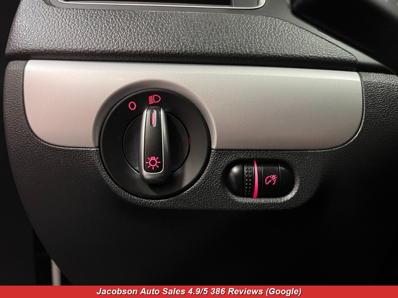 2013 Volkswagen Jetta SE - Photo 5 - Oshkosh, WI 54901