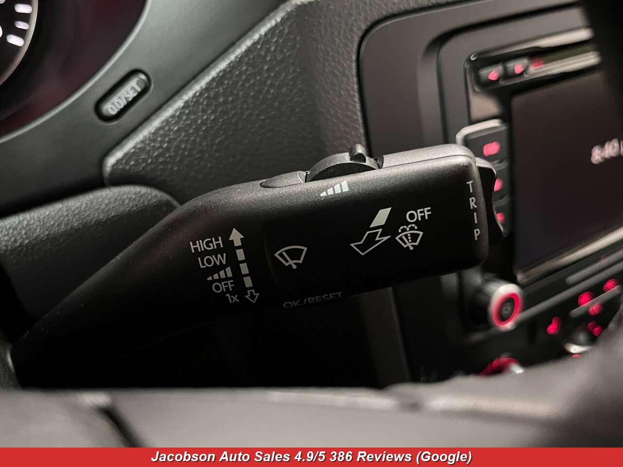 2013 Volkswagen Jetta SE - Photo 8 - Oshkosh, WI 54901