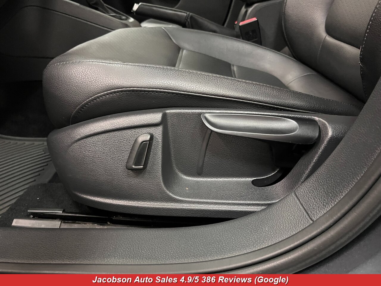 2013 Volkswagen Jetta SE - Photo 25 - Oshkosh, WI 54901