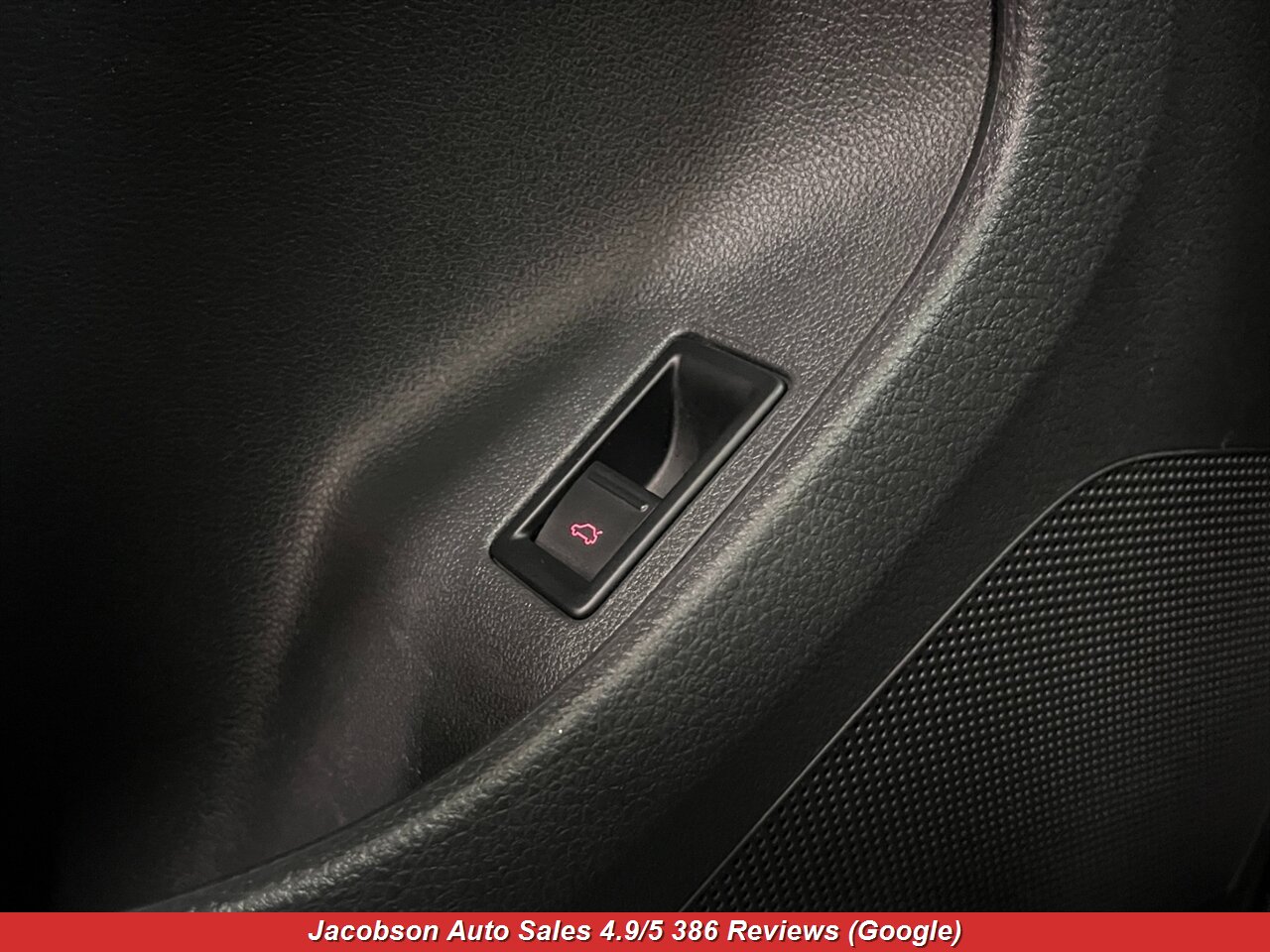 2013 Volkswagen Jetta SE - Photo 3 - Oshkosh, WI 54901