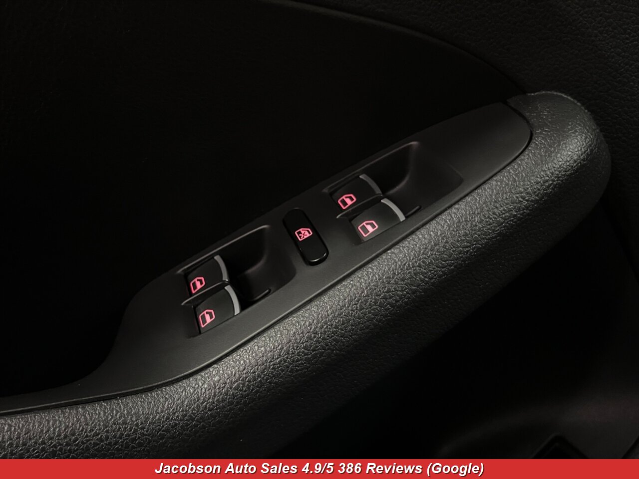 2013 Volkswagen Jetta SE - Photo 2 - Oshkosh, WI 54901