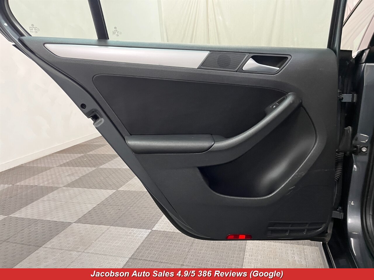2013 Volkswagen Jetta SE - Photo 28 - Oshkosh, WI 54901