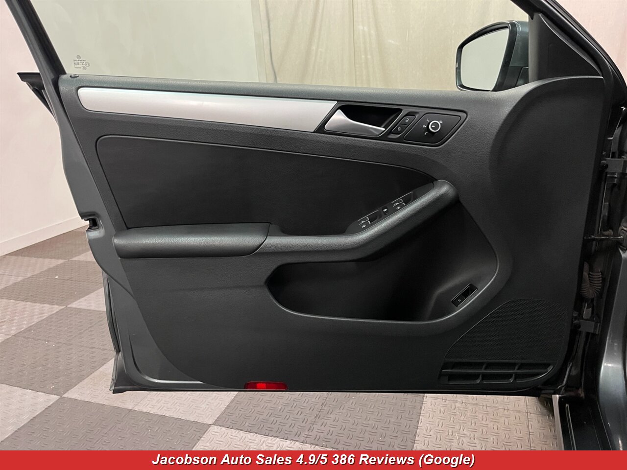 2013 Volkswagen Jetta SE - Photo 23 - Oshkosh, WI 54901