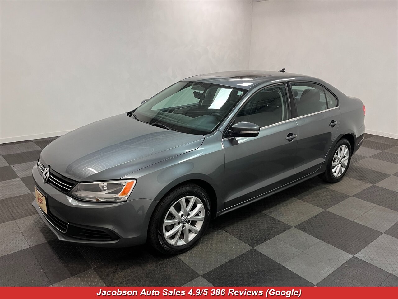 2013 Volkswagen Jetta SE   - Photo 1 - Oshkosh, WI 54901