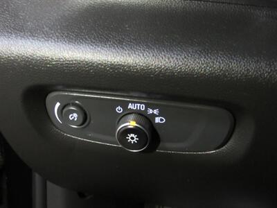 2022 Chevrolet Traverse Premier 4x4   - Photo 16 - Oshkosh, WI 54901