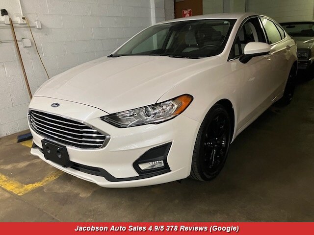 2020 Ford Fusion SE - Photo 1 - Oshkosh, WI 54901