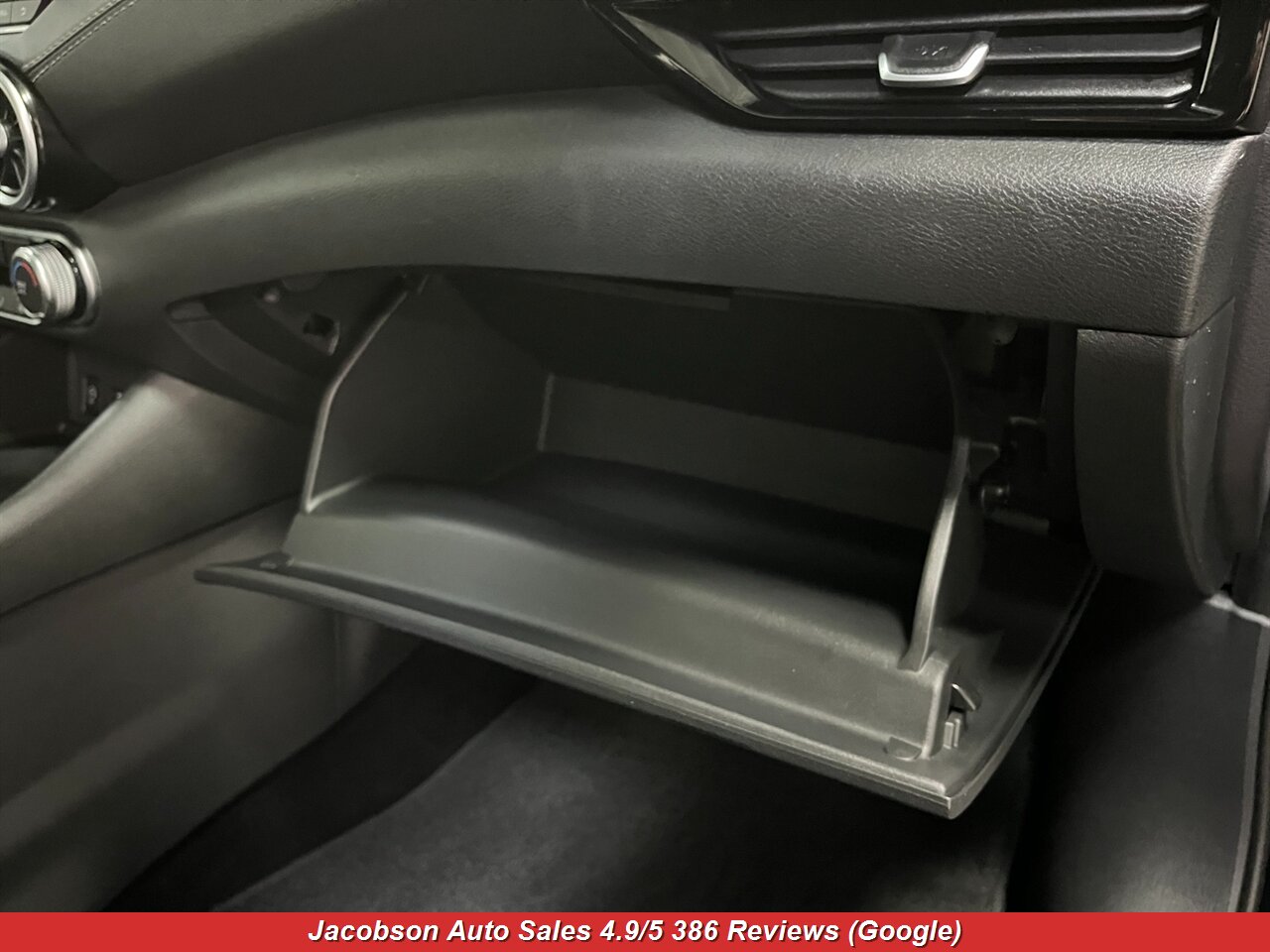 2024 Nissan Sentra SV - Photo 44 - Oshkosh, WI 54901