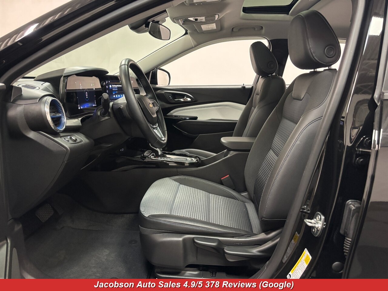 2025 Chevrolet Trax LT - Photo 38 - Oshkosh, WI 54901