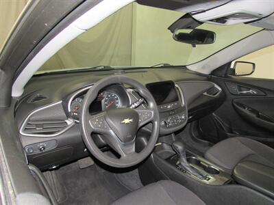 2022 Chevrolet Malibu LT   - Photo 6 - Oshkosh, WI 54901