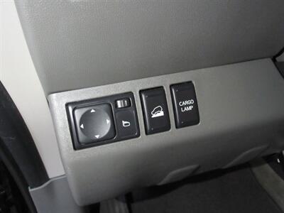 2016 Nissan Frontier SV Crew Cab 4x4 SB   - Photo 5 - Oshkosh, WI 54901