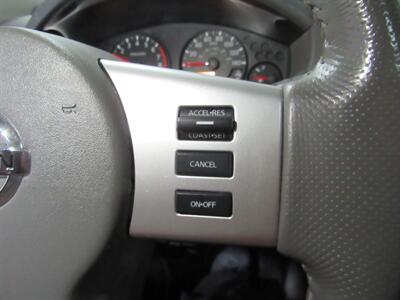 2016 Nissan Frontier SV Crew Cab 4x4 SB   - Photo 10 - Oshkosh, WI 54901