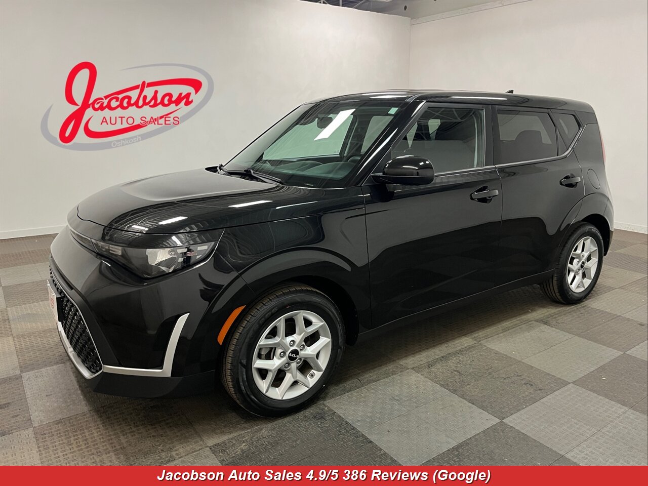 2024 Kia Soul LX   - Photo 1 - Oshkosh, WI 54901