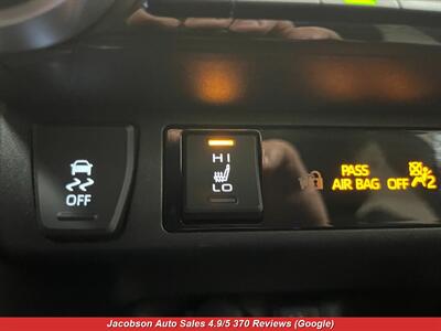 2023 Toyota RAV4 XLE Premium AWD   - Photo 17 - Oshkosh, WI 54901