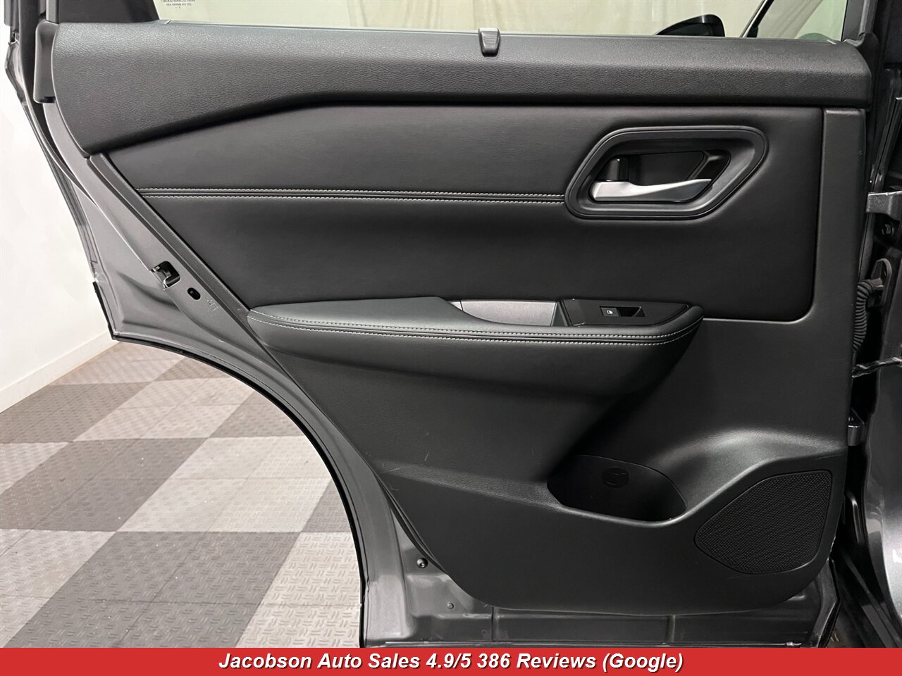 2024 Nissan Rogue SV - Photo 35 - Oshkosh, WI 54901