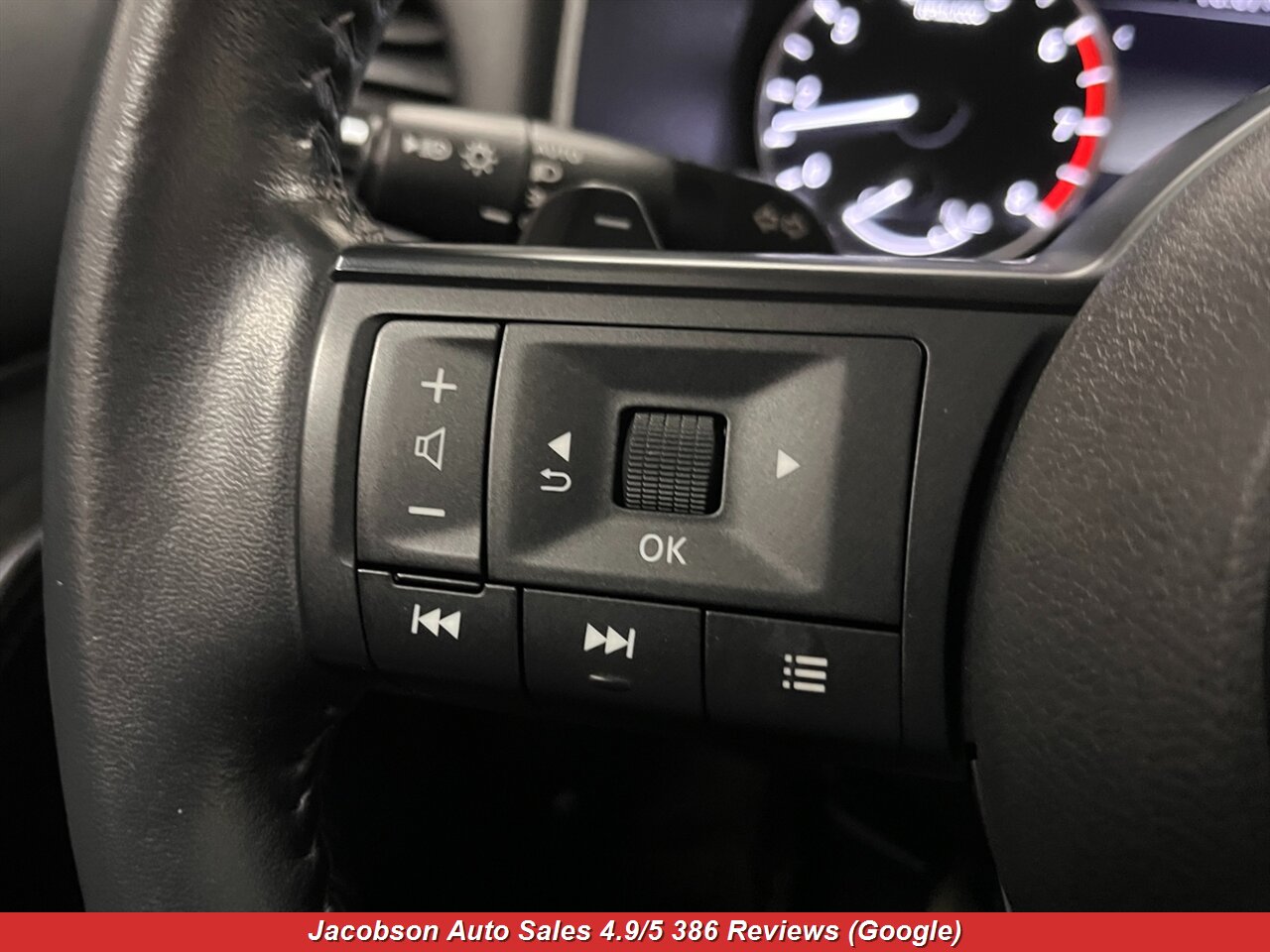 2024 Nissan Rogue SV - Photo 9 - Oshkosh, WI 54901