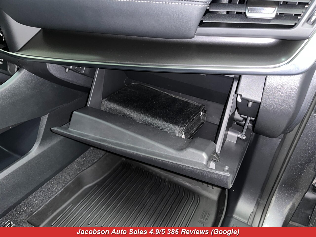 2024 Nissan Rogue SV - Photo 46 - Oshkosh, WI 54901