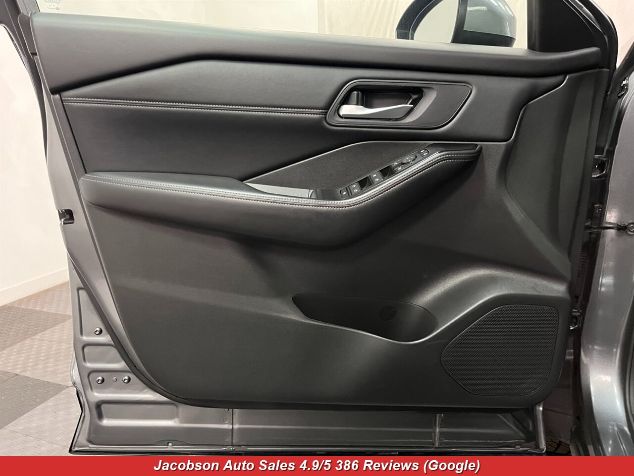 2024 Nissan Rogue SV - Photo 29 - Oshkosh, WI 54901