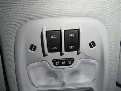 2023 Chevrolet Bolt EUV Premier   - Photo 39 - Oshkosh, WI 54901