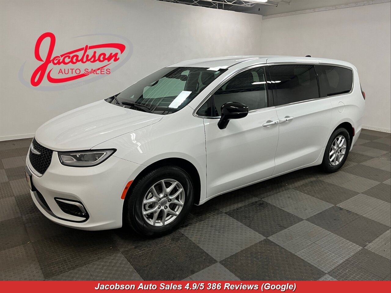 2025 Chrysler Pacifica Select   - Photo 1 - Oshkosh, WI 54901