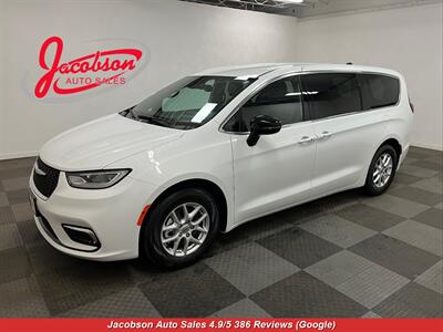 2025 Chrysler Pacifica Select Van