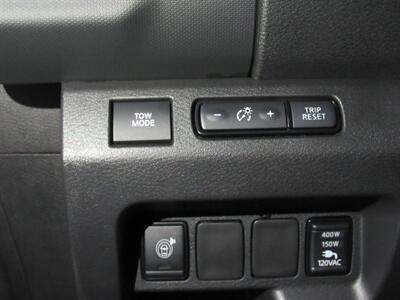 2023 Nissan Frontier PRO-4X Crew Cab SB 4x4   - Photo 7 - Oshkosh, WI 54901