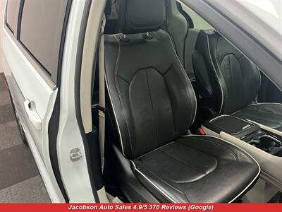2023 Chrysler Pacifica Limited   - Photo 54 - Oshkosh, WI 54901