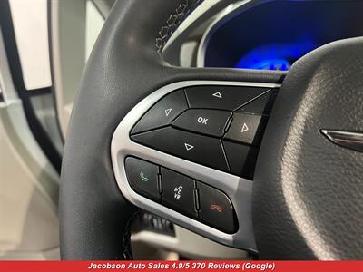 2023 Chrysler Pacifica Limited   - Photo 5 - Oshkosh, WI 54901