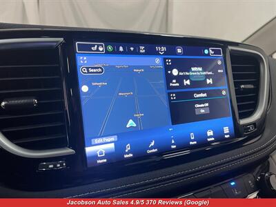 2023 Chrysler Pacifica Limited   - Photo 10 - Oshkosh, WI 54901