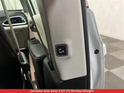 2023 Chrysler Pacifica Limited   - Photo 45 - Oshkosh, WI 54901