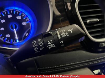 2023 Chrysler Pacifica Limited   - Photo 8 - Oshkosh, WI 54901