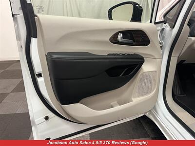 2023 Chrysler Pacifica Limited   - Photo 25 - Oshkosh, WI 54901
