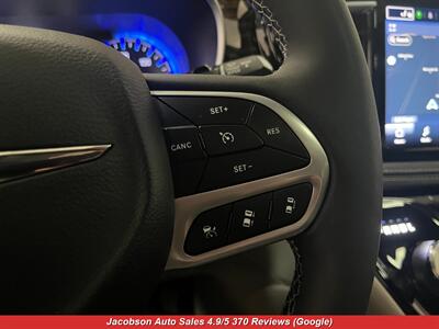 2023 Chrysler Pacifica Limited   - Photo 9 - Oshkosh, WI 54901