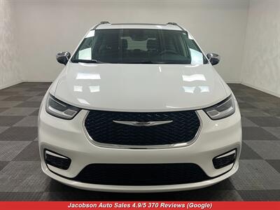 2023 Chrysler Pacifica Limited   - Photo 22 - Oshkosh, WI 54901