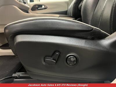 2023 Chrysler Pacifica Limited   - Photo 28 - Oshkosh, WI 54901
