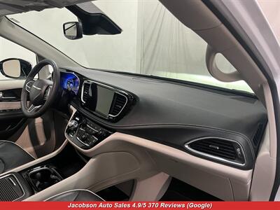 2023 Chrysler Pacifica Limited   - Photo 50 - Oshkosh, WI 54901