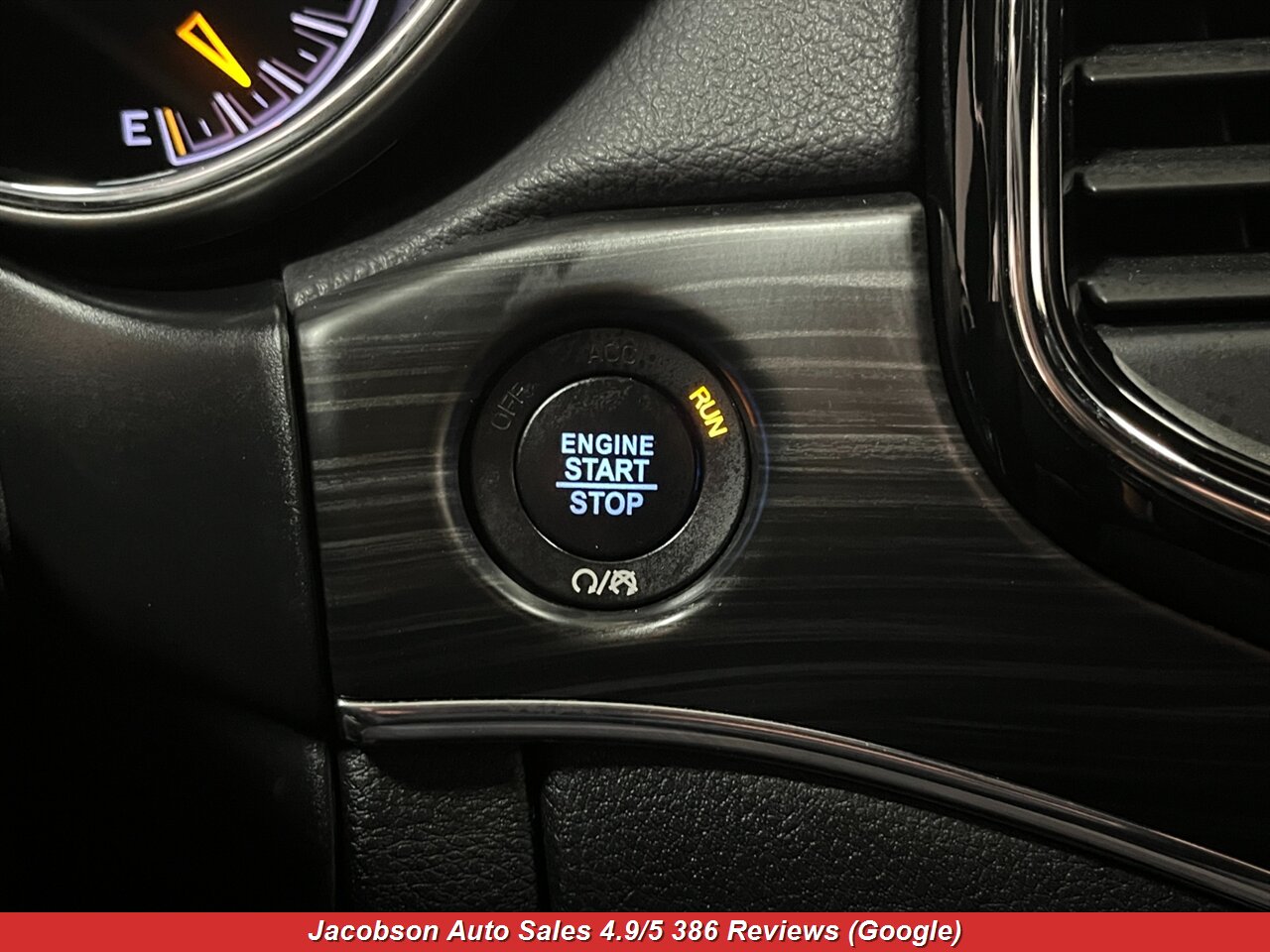 2019 Jeep Grand Cherokee Limited 4x4 - Photo 9 - Oshkosh, WI 54901