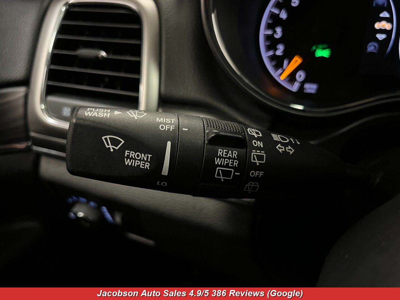 2019 Jeep Grand Cherokee Limited 4x4 - Photo 6 - Oshkosh, WI 54901