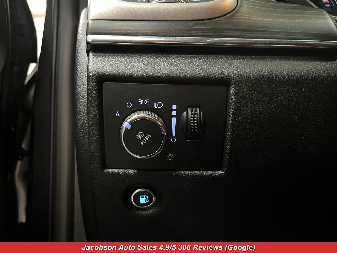 2019 Jeep Grand Cherokee Limited 4x4 - Photo 5 - Oshkosh, WI 54901