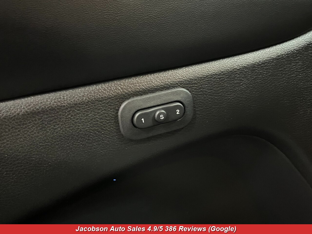 2019 Jeep Grand Cherokee Limited 4x4 - Photo 4 - Oshkosh, WI 54901