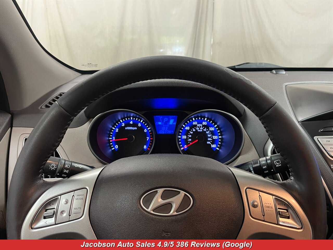 2011 Hyundai TUCSON GLS AWD - Photo 10 - Oshkosh, WI 54901