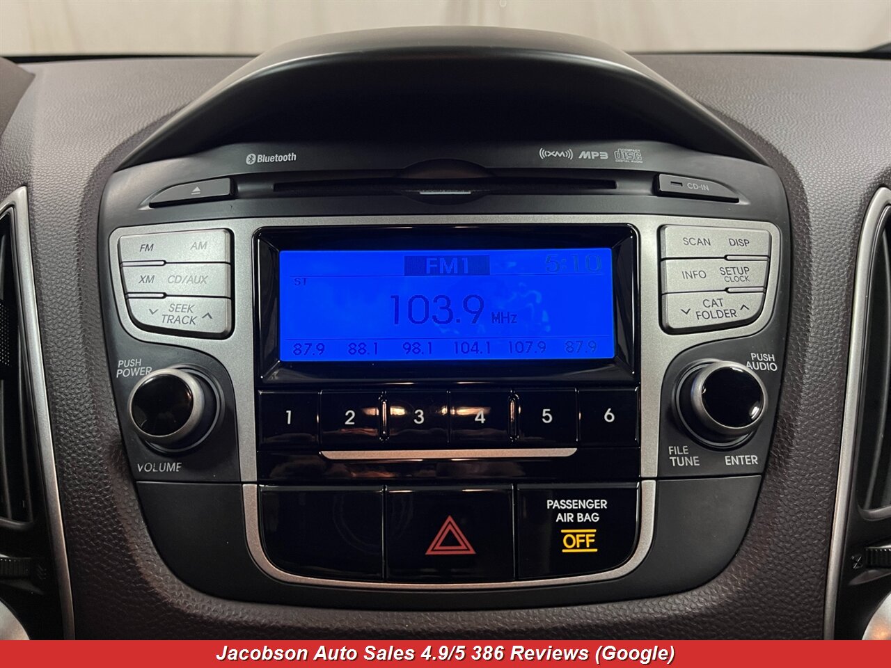 2011 Hyundai TUCSON GLS AWD - Photo 11 - Oshkosh, WI 54901