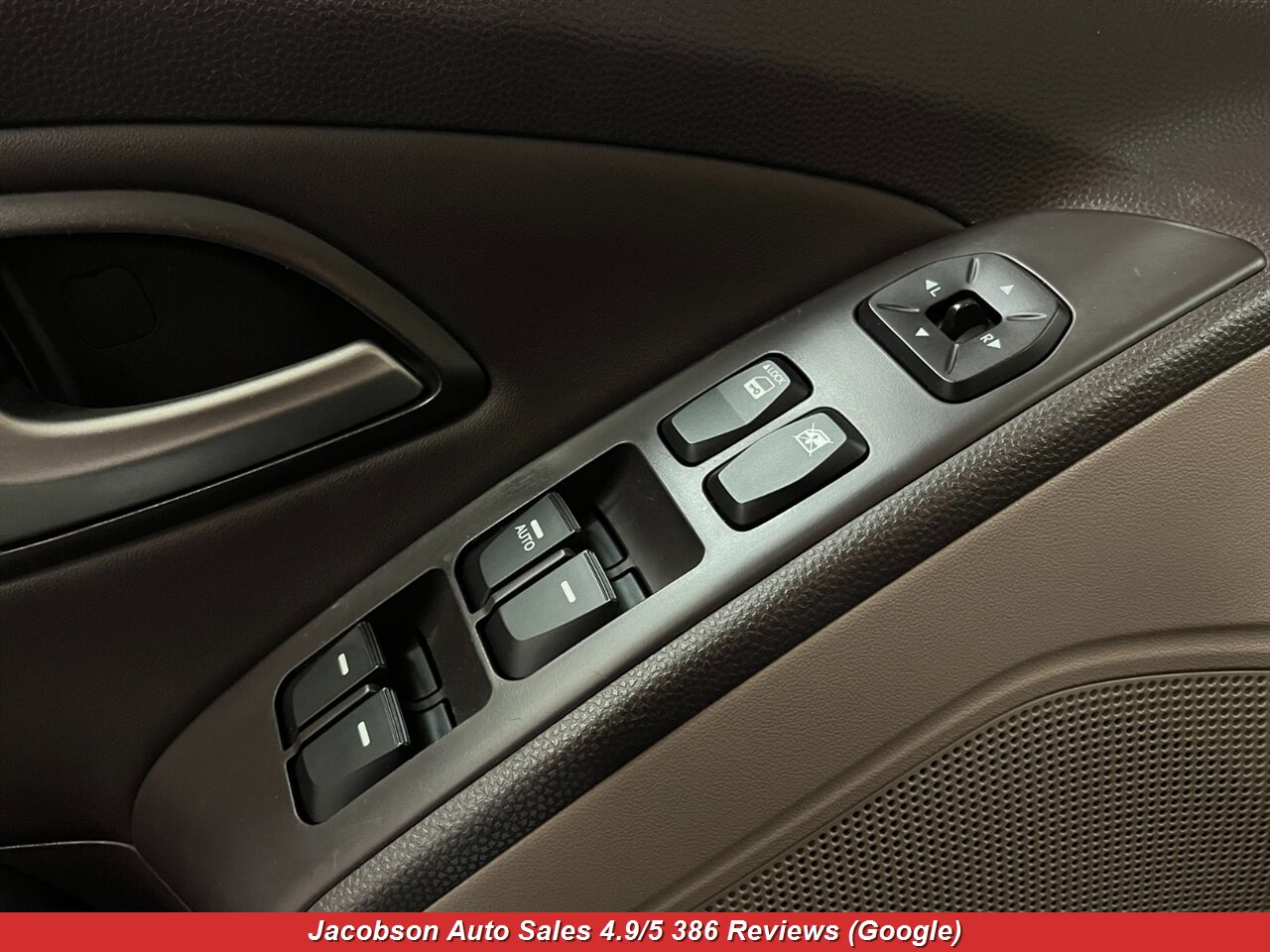 2011 Hyundai TUCSON GLS AWD - Photo 3 - Oshkosh, WI 54901