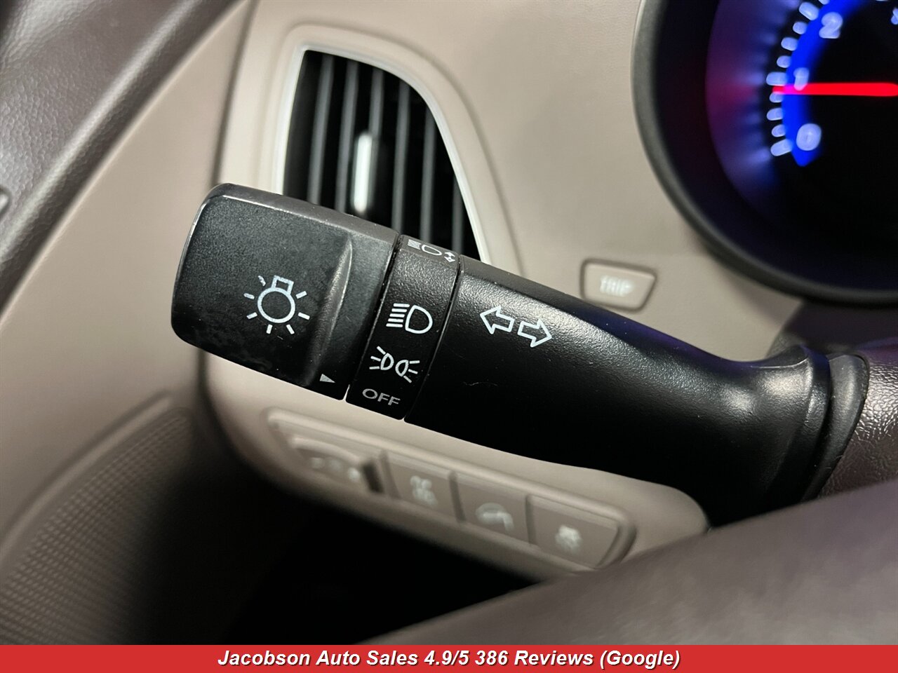 2011 Hyundai TUCSON GLS AWD - Photo 5 - Oshkosh, WI 54901