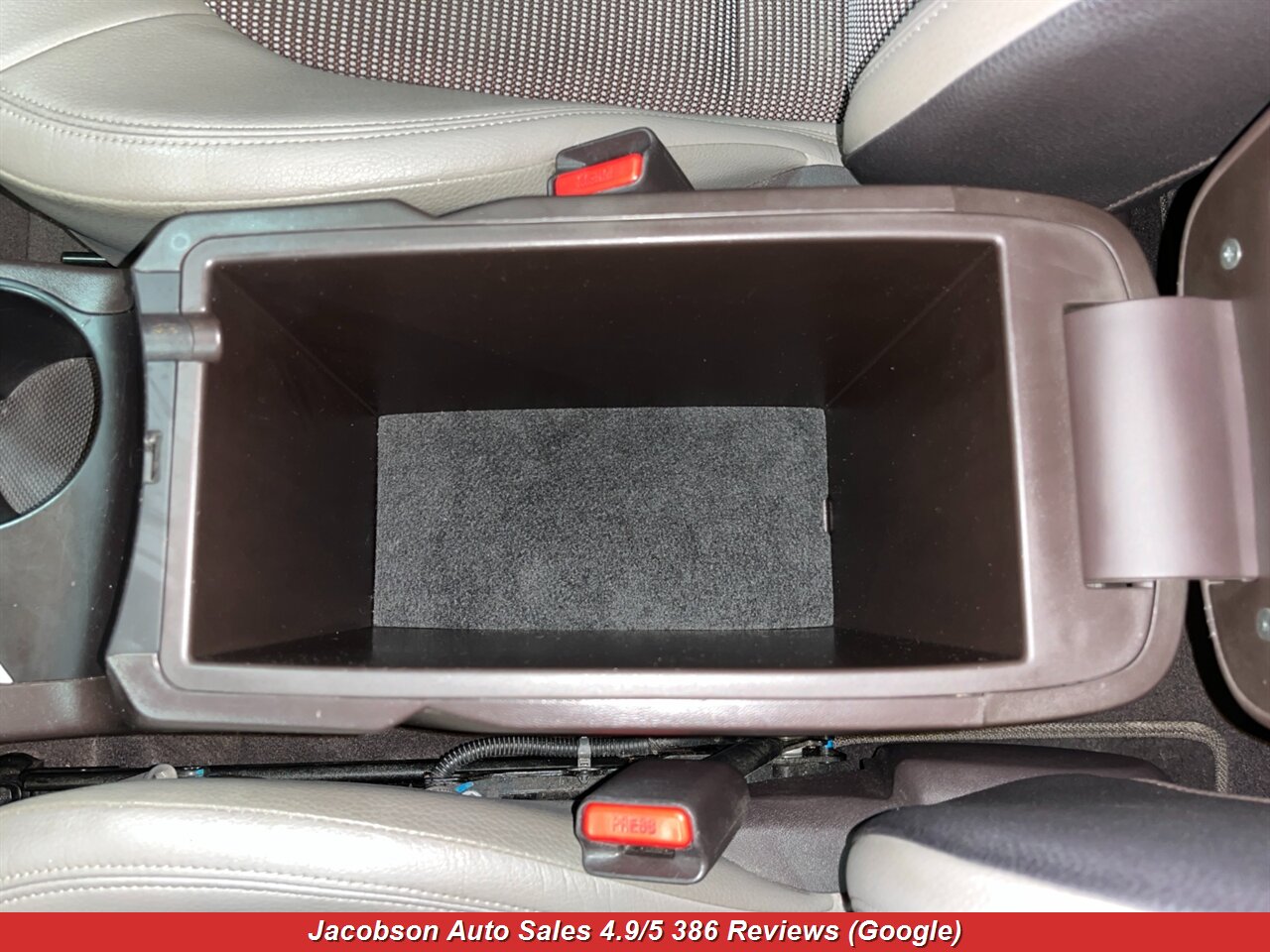 2011 Hyundai TUCSON GLS AWD - Photo 18 - Oshkosh, WI 54901