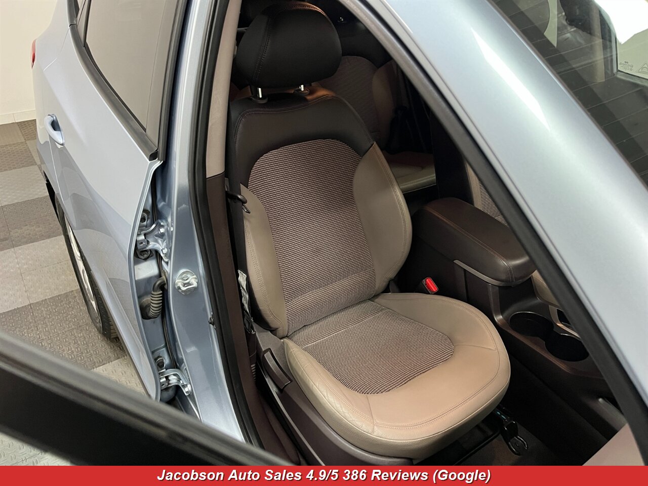 2011 Hyundai TUCSON GLS AWD - Photo 41 - Oshkosh, WI 54901