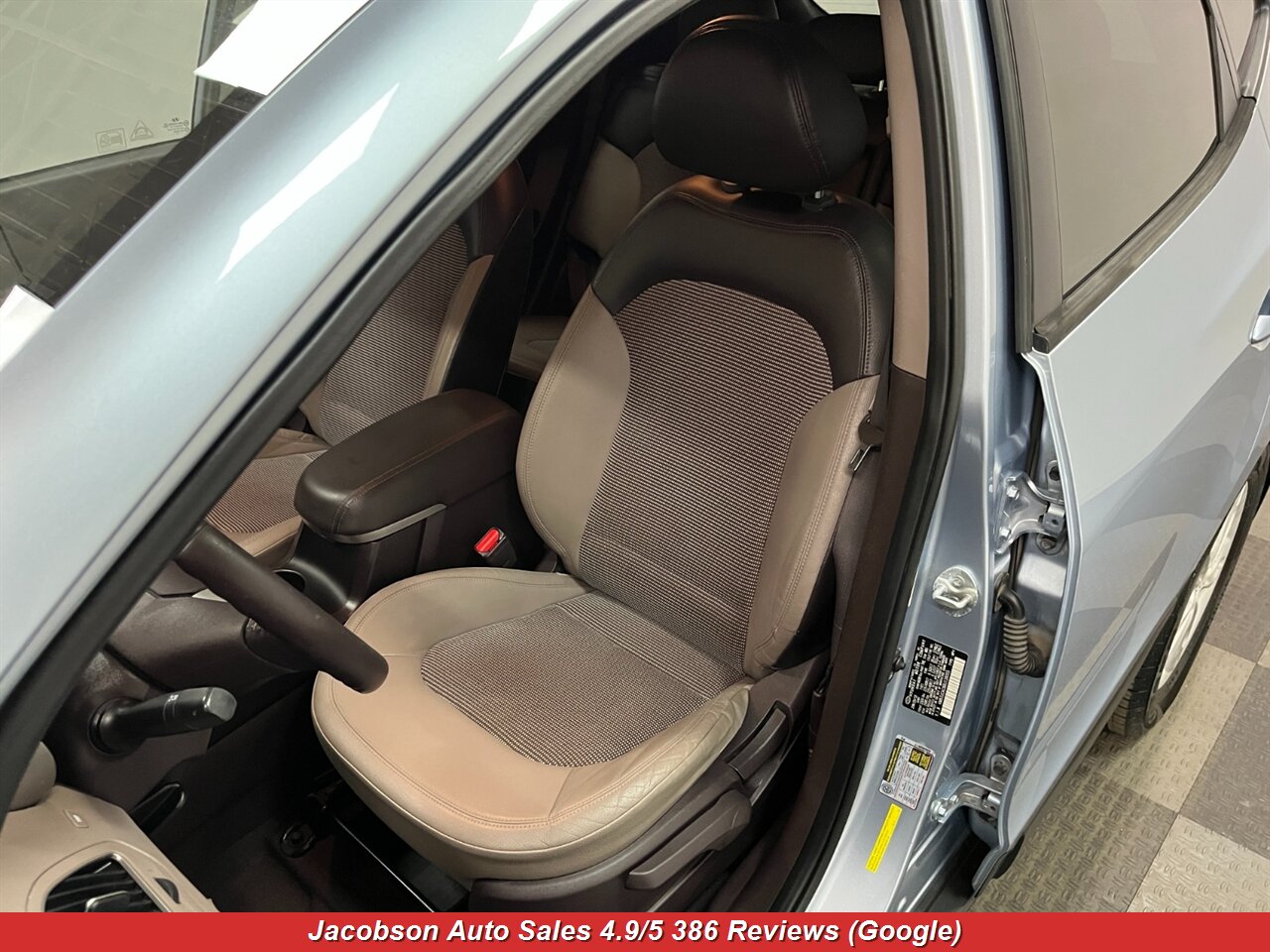 2011 Hyundai TUCSON GLS AWD - Photo 24 - Oshkosh, WI 54901